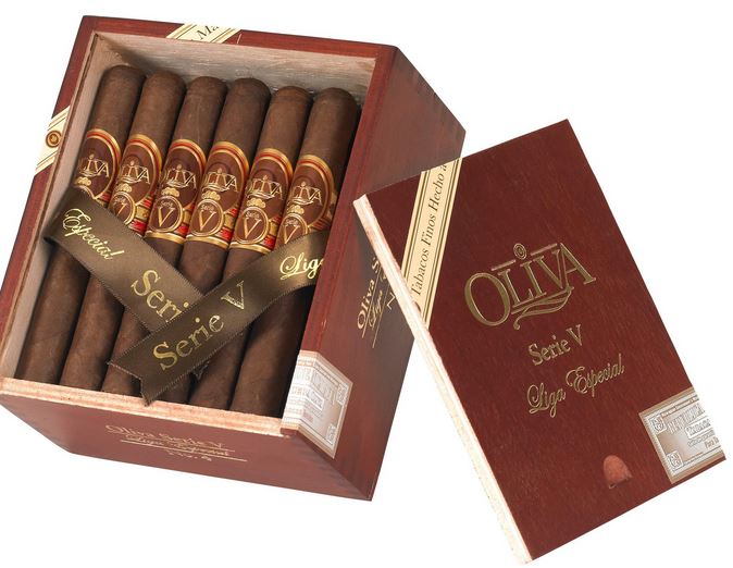 Oliva Serie V No 4 (Petit Corona)