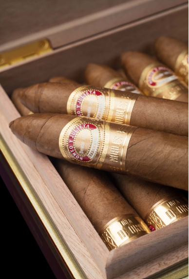 Romeo y Julieta Linea de Oro Nobles