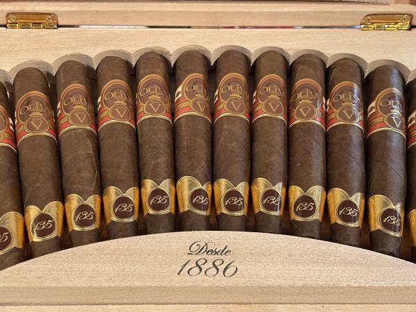 Oliva Serie V 135th Aniversario Edicion Real